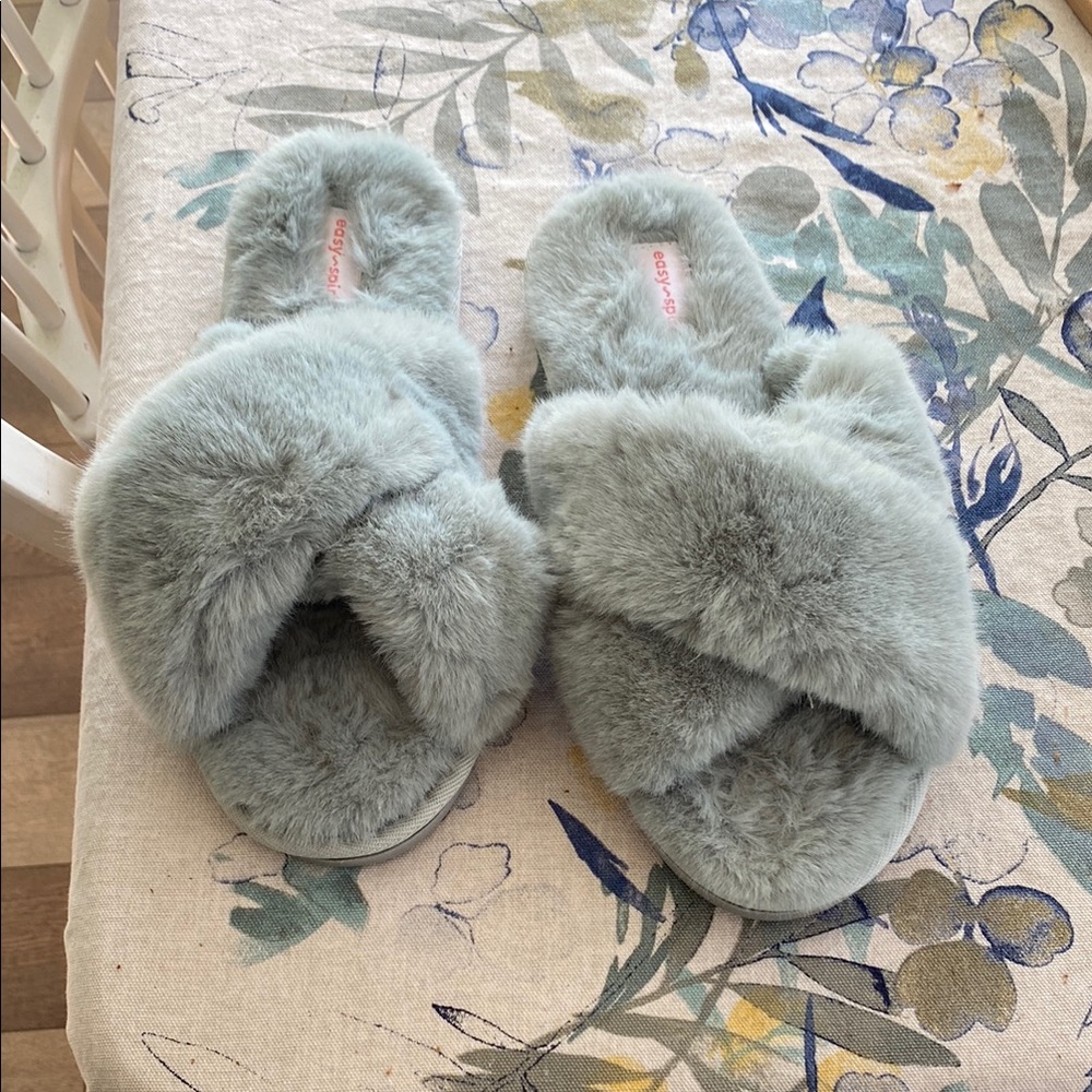Easy Spirit Gray Fuzzy Slippers